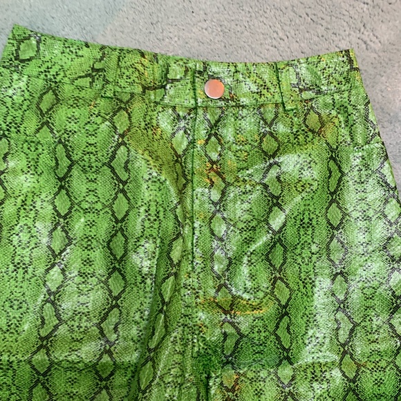 FAUX snakeskin straight leg pants , high waist, zipper fly size US 4 - Picture 5 of 5